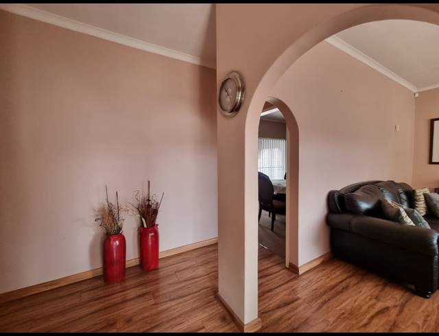 3 BEDROOM HOUSE FOR SALE IN VANDERBIJLPARK SE 6